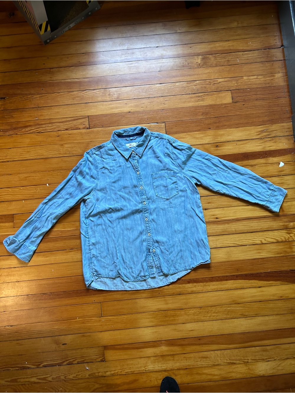 Vineyard Vines Chambray Blue Button-Down Shirt